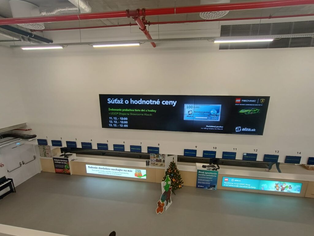 Alza SK (OC Nivy) LCD stěna
